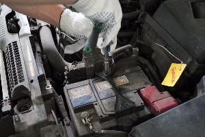 Замена АКБ на Nissan Teana